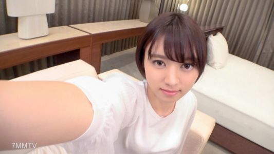 SIRO-4345 【First Time】【Young-Faced Girl&quots Screams】【Powerful Beauty Bottom Ride】A pure college student who still retains the innocence of a girl. If you aggressively penetrate her developing beauty hole to the point of tearing, the girl will pant with a ro