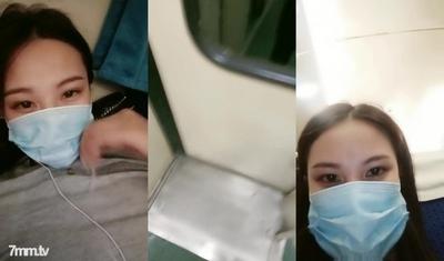 세계 최고의 마른 장작, 최고의 커플, 고속철도 화장실, 화장실에 가려고 줄을 선 사람들, 안에서 무슨 일이 일어나고 있는지 모르겠다.