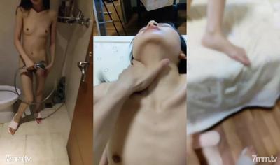 ピンクのベスト、貧乳、気質美人、美脚、デニムショーツ脱ぎ、足上げ強要、初アングル、突っ込み、犯され絶頂、つま先、ホールド