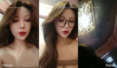 .顏值女神風騷嫵媚性感好身材陪狼友撩騷揉捏堅挺的騷奶子騷逼特寫展示淫水好多