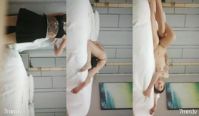 2021.11.16，【利利堅辛苦】，探花一哥，精彩每晚不間斷，19歲嫩妹，粉嘟嘟的菊花鮑魚，忍不住69舔，暴插高潮不斷