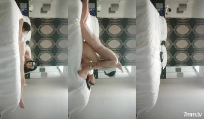 2021-11-20 利利堅辛苦凌晨戰騷女,現金支付數完錢開操,花臂紋身騎上來自己動,打樁機操的屁股抖動起來