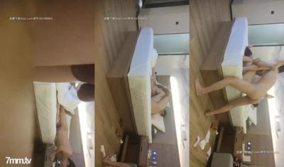 Shuangfei 그룹 P 유명한 장면, 두 명의 말초 미인을 고용하는 데 많은 돈, 그들은 젊고 아름답고 몸매가 좋으며 서로 암묵적으로 협력하고 요염하고 음탕하며 목소리가 크고 두 사람이 번갈아 가며 섹스를합니다. 장면이 매우 음란하다