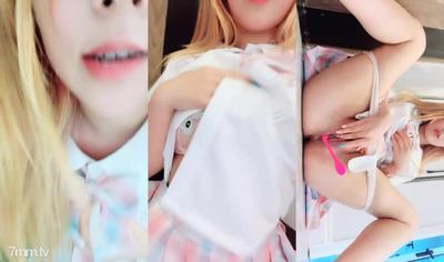 Blonde Kawaii Cute Girl [Manga Chuan], Seduced By JK Outfit And Short Skirt, Took Off Her Panties On The Ground And Dawdled, Snapped Her Fingers