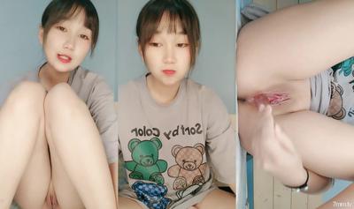 甜美系鄰家妹妹!圓圓臉卡哇伊!沒穿內褲無毛小穴,手指扣入玻璃棒抽插,爽翻流出白漿