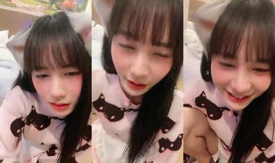 清純係天花板！極品美少女！情趣耳朵超甜美，炮友掏出屌足交，脫下睡褲掰穴