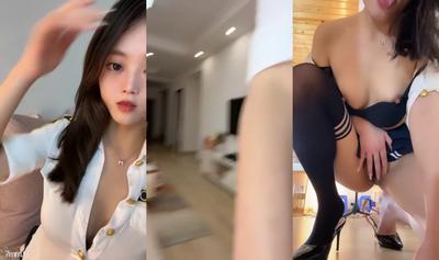 Sexy Lady With Beautiful Legs! Little Policewoman Sexy Uniform! Take Off The Panties, Plump Lips And Beautiful Pussy, Rub Your Fingers Vigorously, Shoot From The Bottom-up Perspective
