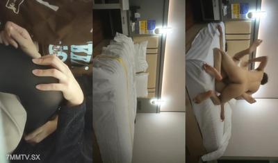 2022-12-3【瘦子探花夢幻館】老相好良家眼鏡妹,半脫下褲子肥穴揉搓,翹起屁股猛頂