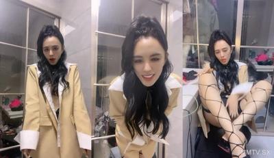 Yu Jie Fan Is Full Of Newcomers And Beauties! Sexy Fishnet Stockings! Kneading Milk Close-up, Shot From Bottom-up Perspective