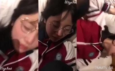 [Internet Exposure Hot Event ❤️ Uniform Loli] Henan Experimental Middle School Glasses Loli In History Wearing School Uniform, Eating Chicken And Having Sex