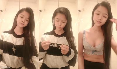 메이크업을 하지 않은 소녀는 얼굴을 드러내고 늑대 친구들의 안내에 따라 천천히 옷을 벗고 얼굴을 드러내며 항상 그녀와 교류합니다.