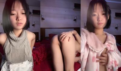 순수하고 아름다운 소녀가 방금 바다에 갔다! 조용하고 귀여운 카와이! 벗겨진 몸집이 작은 몸, 음부가 클로즈업을 열었습니다.