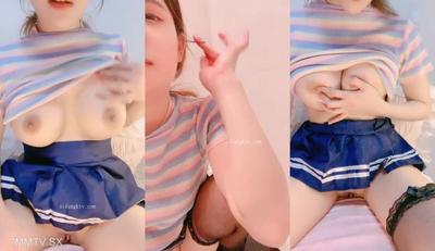 딸딸이 추천! 순수한 스쿨뷰티~ [로리딸기] 두 구멍 모두 오픈! 자위하면서 물뿌리기~멋지다 이거보이네