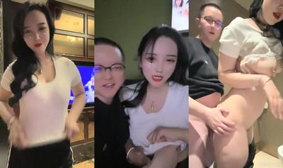 B2010 Flaming Red Lips Showing Off My Sister! Make An Appointment With Big Brother KTV To Play! Groping And Fucking In The Toilet