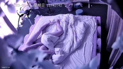 2023-5-21 러브 호텔에서 유출되어 정오에 자고 일어나는 젊은 커플을 몰래 촬영