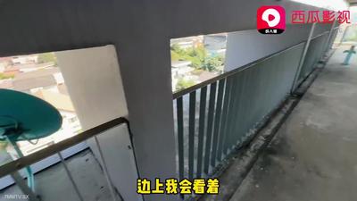 【極品反差學妹】櫻花小貓 約個洛麗塔妹妹去天台拍寫真 獸慾上頭光天化日露出操穴