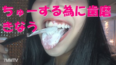 fc2-ppv 1070866 [HD版][無修正]★3大特典付★不需要保險套！瘦弱的包裝小妹（19歲）陰道高潮連續達到頂峰，喜歡被拍攝的素人真實中出性愛公開「因為很舒服…特別呢♥」