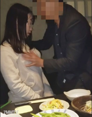 fc2-ppv 1883311 30일까지【개인】 아이를 맡겨 가게 안에서 남이 빨아주고 호텔에서 자궁 깊숙이 정액을 쏟는다