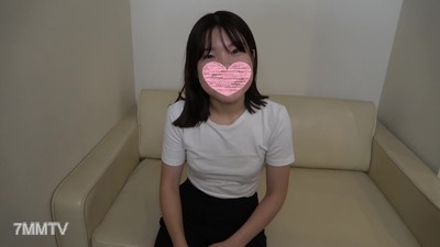 fc2-ppv 2483320 室內派的天真女孩。看起來溫順的外表卻是意想不到的性慾強烈的色情女孩，被大量內射！