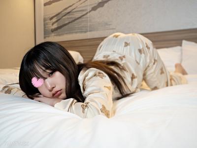 fc2-ppv 3199782 【Pajama★No Face】Barging in with pajamas♥18-year-old real teen girl♥Close-up angle handjob is super erotic and fully visible♥Moaning voice is so cute, really feeling it hard