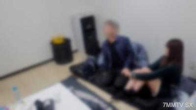 FC2-PPV 4348319 回家部美型嬌女帶回家裡強行內射外泄，違背了約定…