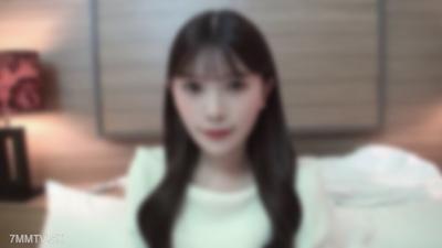 FC2-PPV 4410935 スタイル抜群で才色兼備の清楚な美人妻。ふっくらパイパン極上名器。旦那様を思っているのか…終始おしとやかですが他人棒をナマで受け入れ膣奥でイッちゃう！快感に勝てない美人妻に膣奥中出し！レビュー特典あり！ {