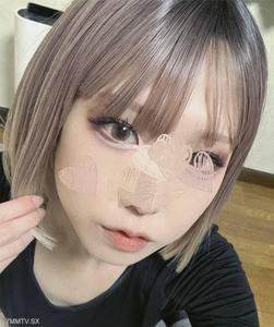 FC2-PPV 4500706 【露臉＆特別版評論附贈品】讓無法償還的超瘦可愛女郎高潮連連，穿著拍攝內射
