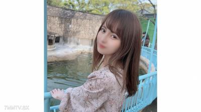 fc2-ppv 4552433 露臉！！限時三天！讓人難以忘懷的快感深入體內，矮小可愛的接待員在眾目睽睽下自慰到高潮…男性經驗極少，濃密的陰毛中分開來，湿润的性器直接生殖射精！！